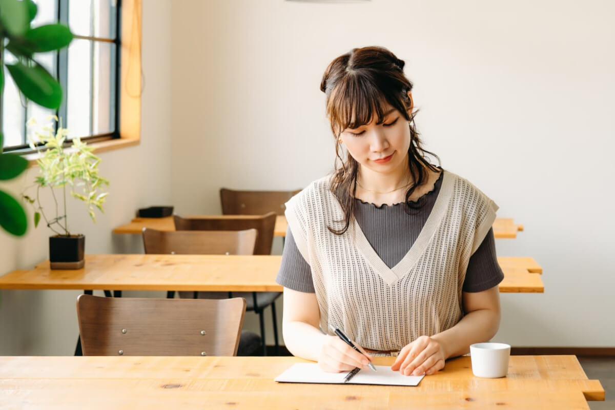 スケジュールを作成する女性